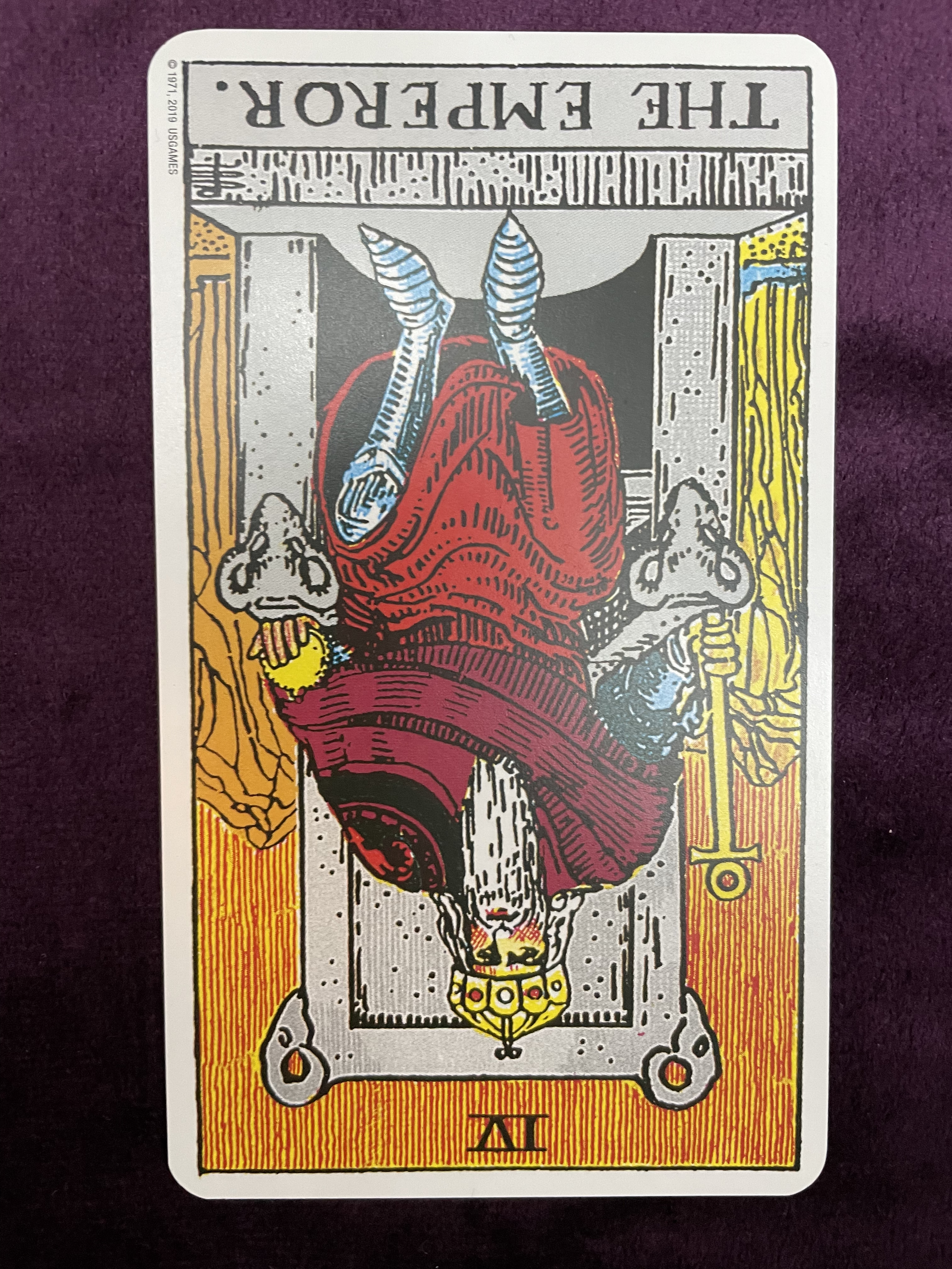 タロットカード 皇帝 はどんな意味 恋愛 結婚 金運 仕事運 人間関係の占い解釈 出会いをサポートするマッチングアプリ 恋活 占いメディア シッテク