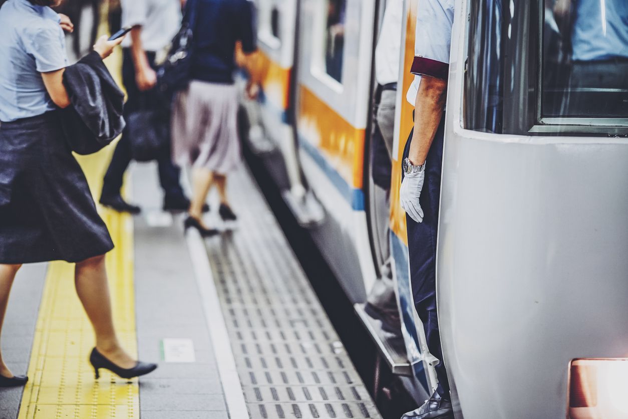 通勤電車の出会いは成就する 気になる人と付き合うコツや結婚する人の割合 出会いをサポートするマッチングアプリ 恋活 占いメディア シッテク 通勤電車の出会いは成就する 気になる人と付き合うコツや結婚する人の割合 出会いをサポートするマッチングアプリ 恋活 占いメディア シッテク