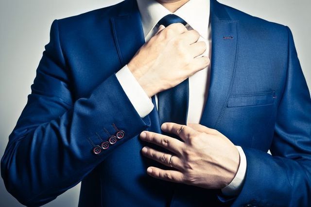 婚活のコツ 迷ったら男性はスーツ、女性はワンピースがおすすめ 婚活のコツ 迷ったら男性はスーツ、女性はワンピースがおすすめ