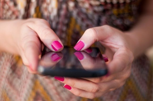 アラサー スマホ依存症にネット婚活は最適!