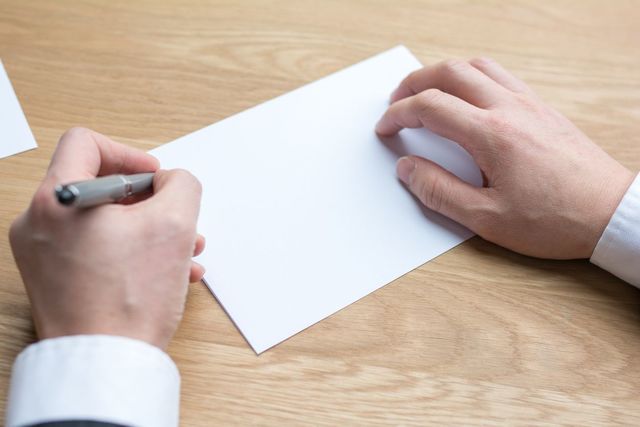 服装 「匂い」や「爪」にも注意して