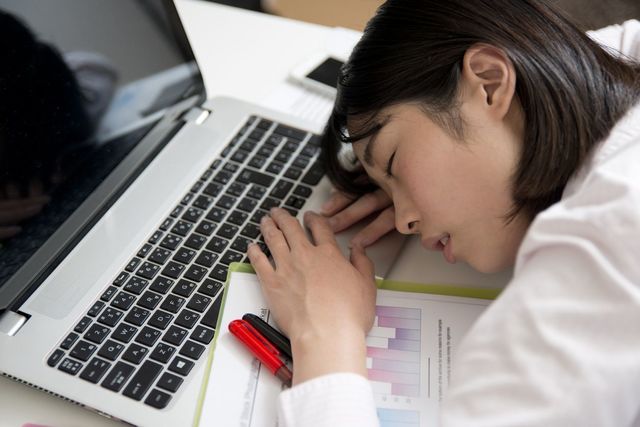 アラサー女性 1. 労働時間が長い アラサー女性 1. 労働時間が長い